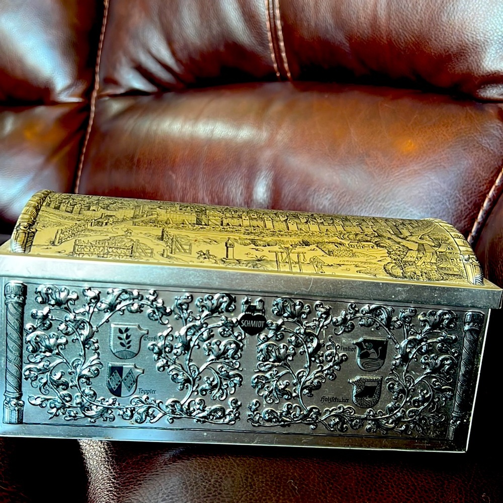 E. Otto Schmidt vintage tin